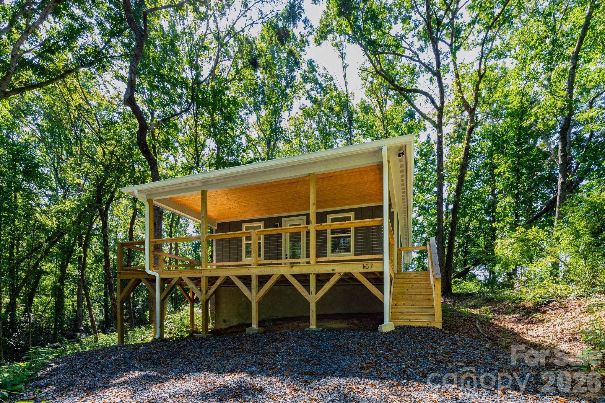 137 E Arbutus TRL, Hendersonville, NC 28792