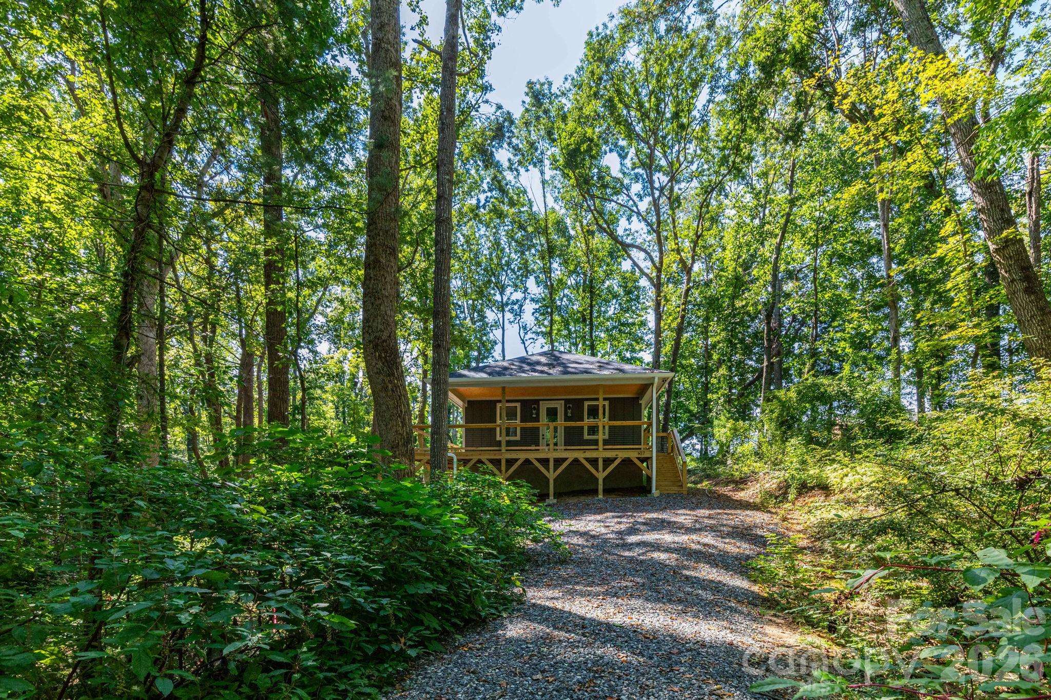 137 E Arbutus TRL, Hendersonville, NC 28792