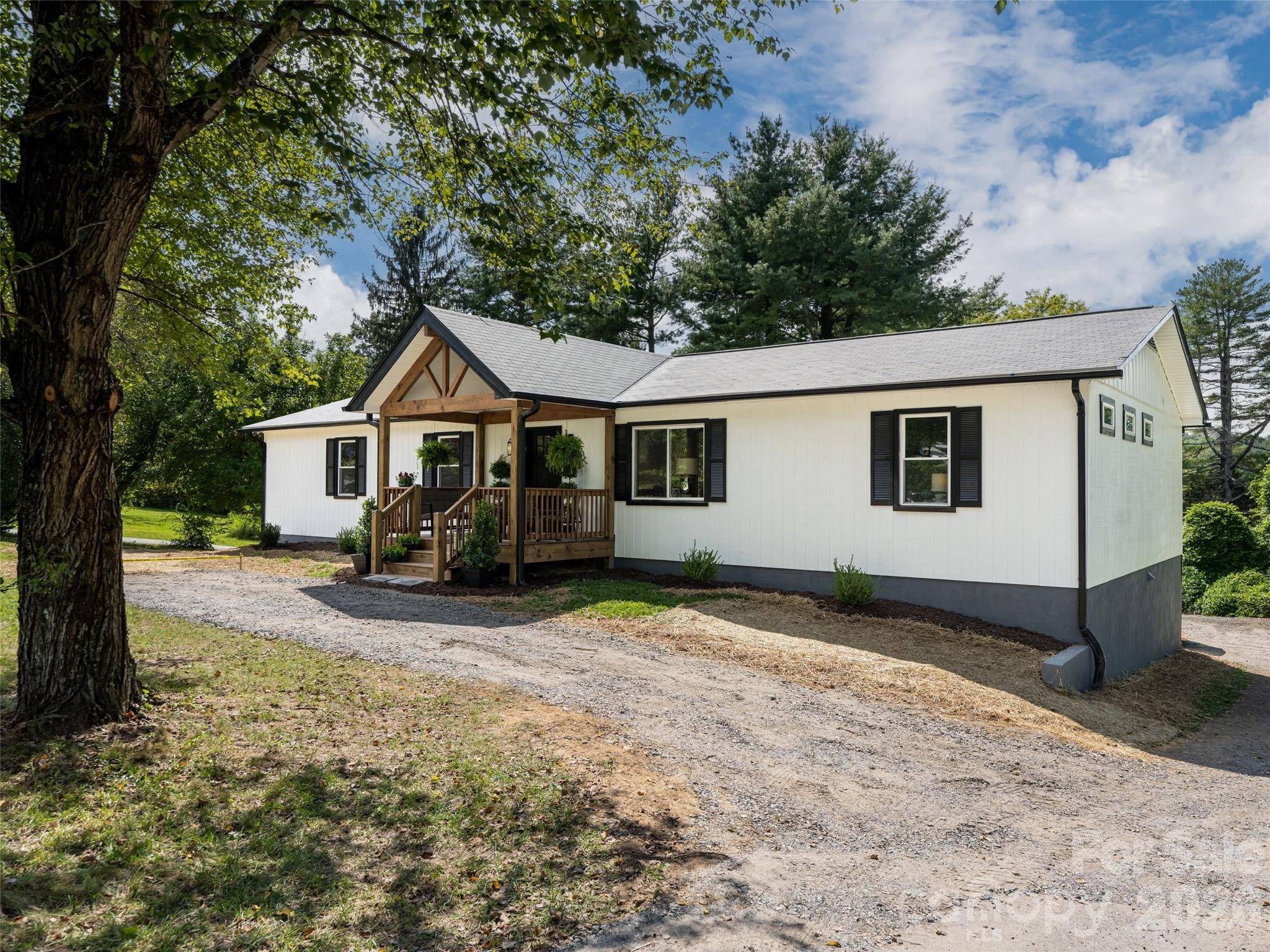 21 W Chapel RD, Asheville, NC 28803
