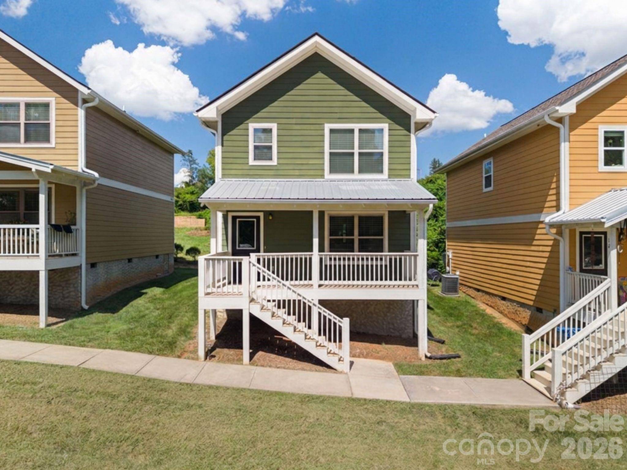 8 Cottage Cove LN, Asheville, NC 28803
