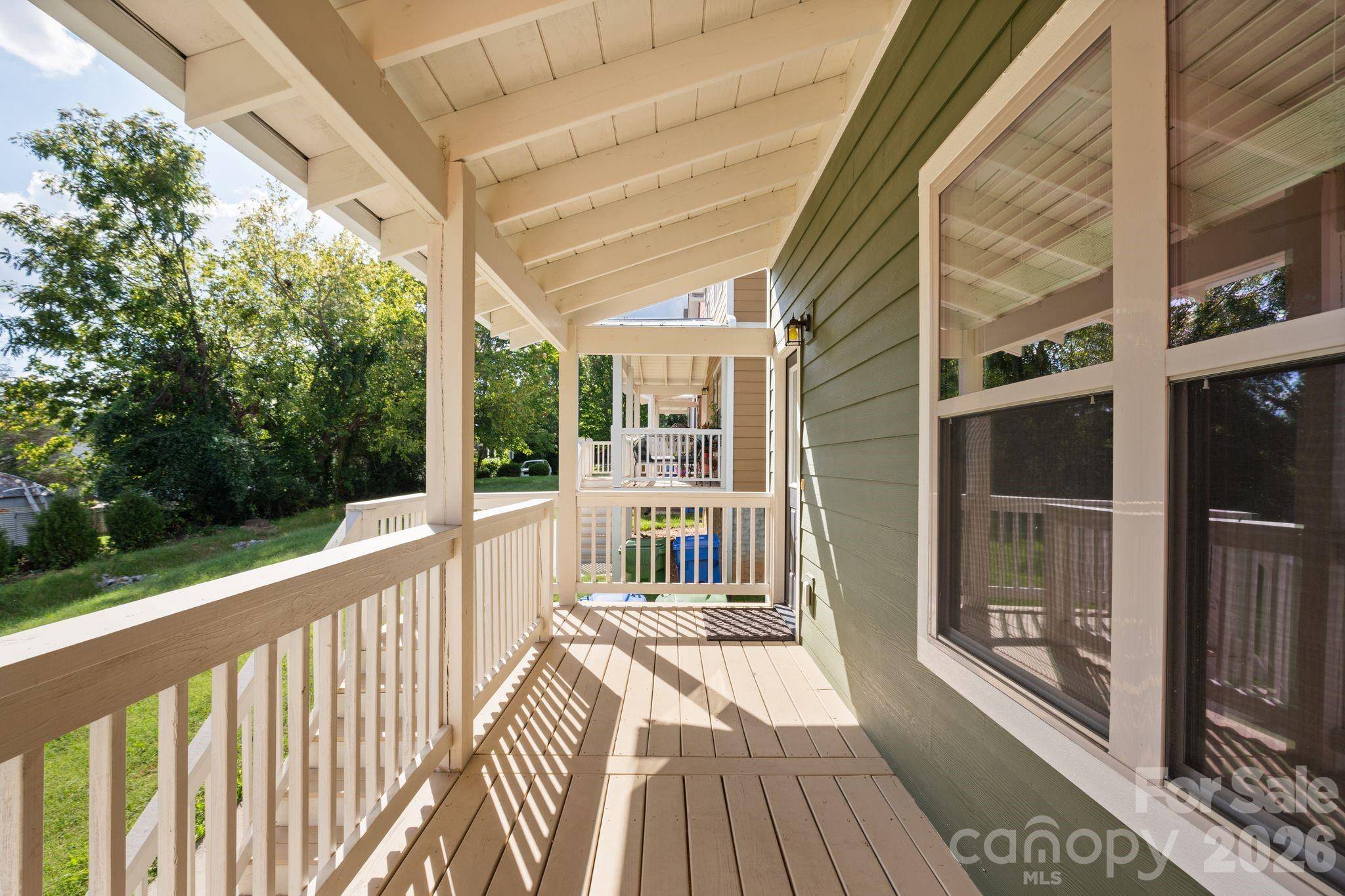 8 Cottage Cove LN, Asheville, NC 28803