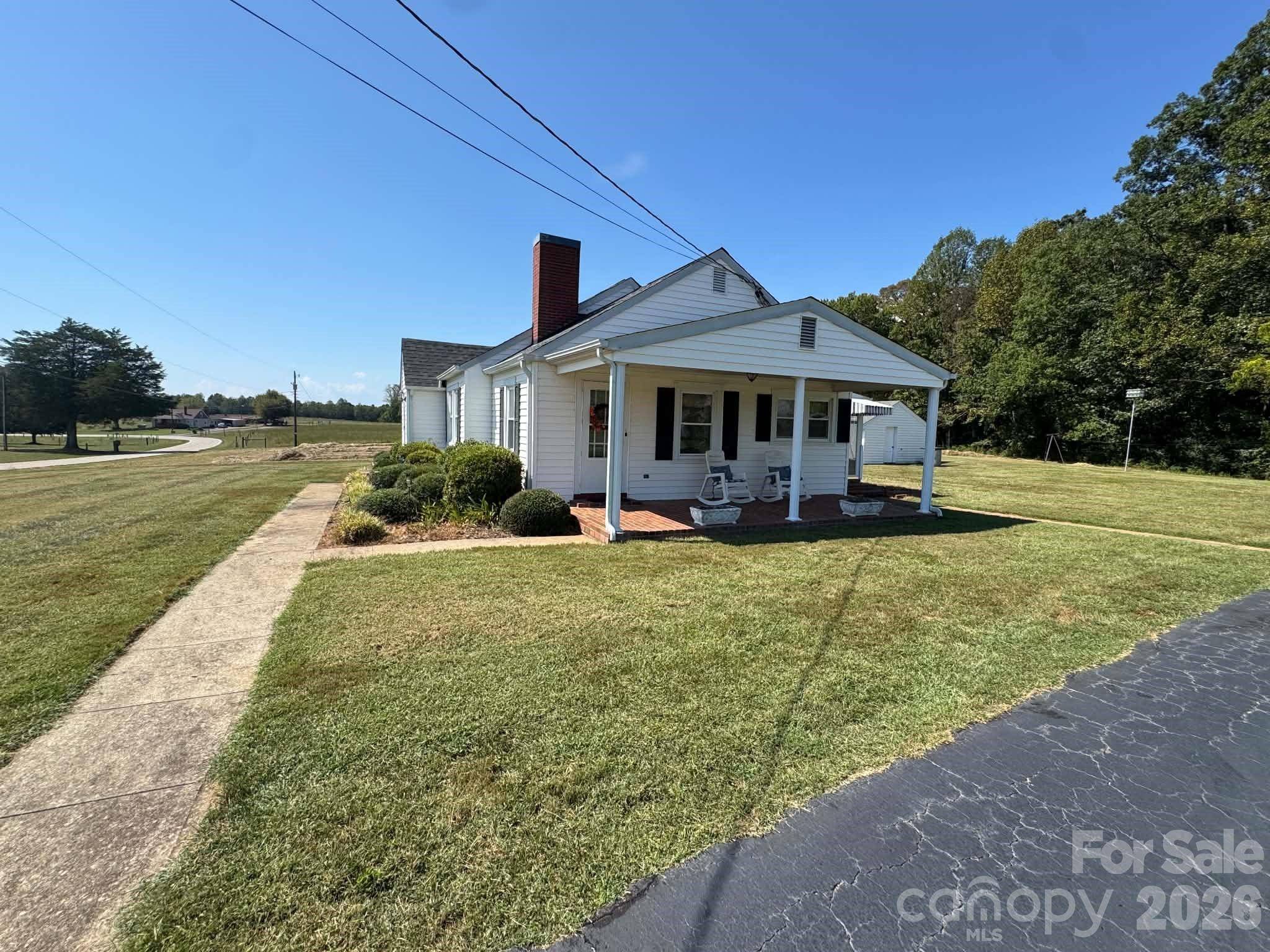 2709 Murray RD, State Road, NC 28676