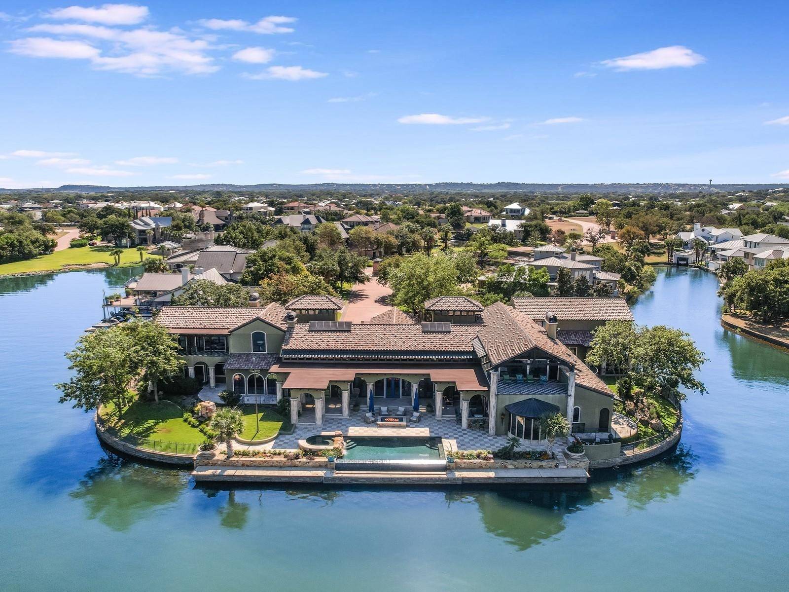 82 Applehead Island Dr., Horseshoe Bay, TX 78657