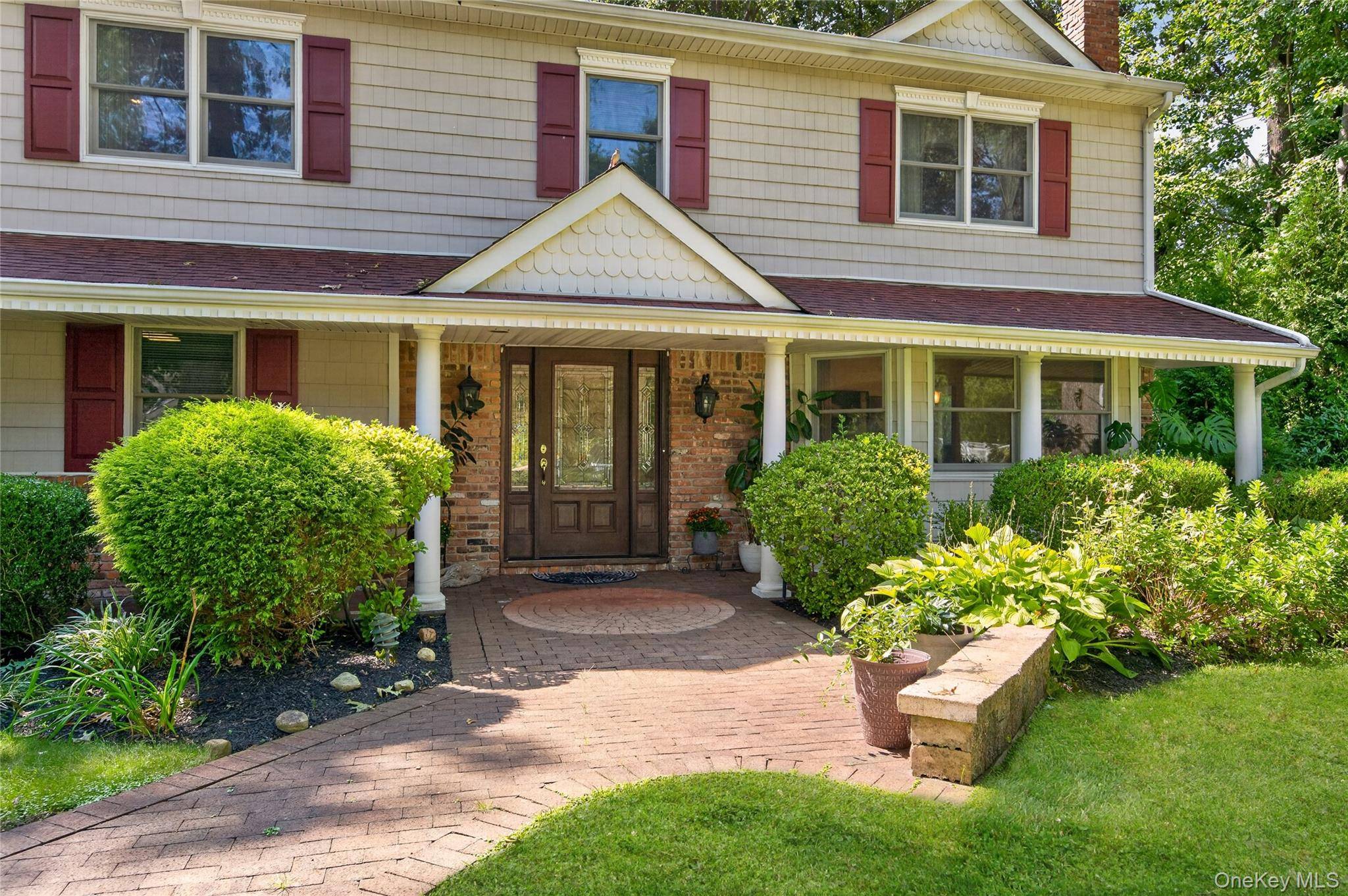 38 McCulloch DR, Dix Hills, NY 11746