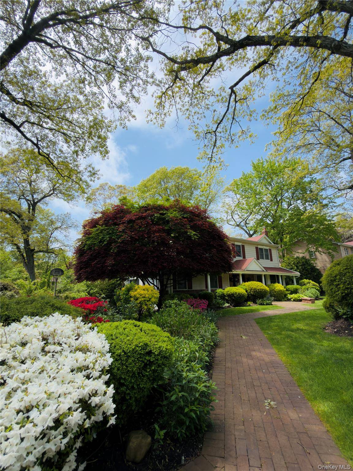 38 McCulloch DR, Dix Hills, NY 11746
