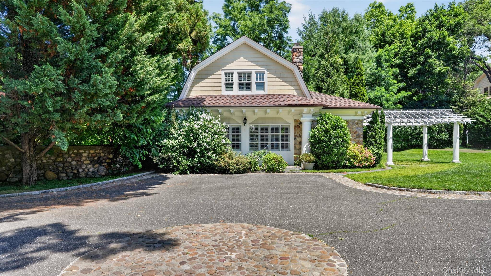 1058 Plandome RD, Manhasset, NY 11030