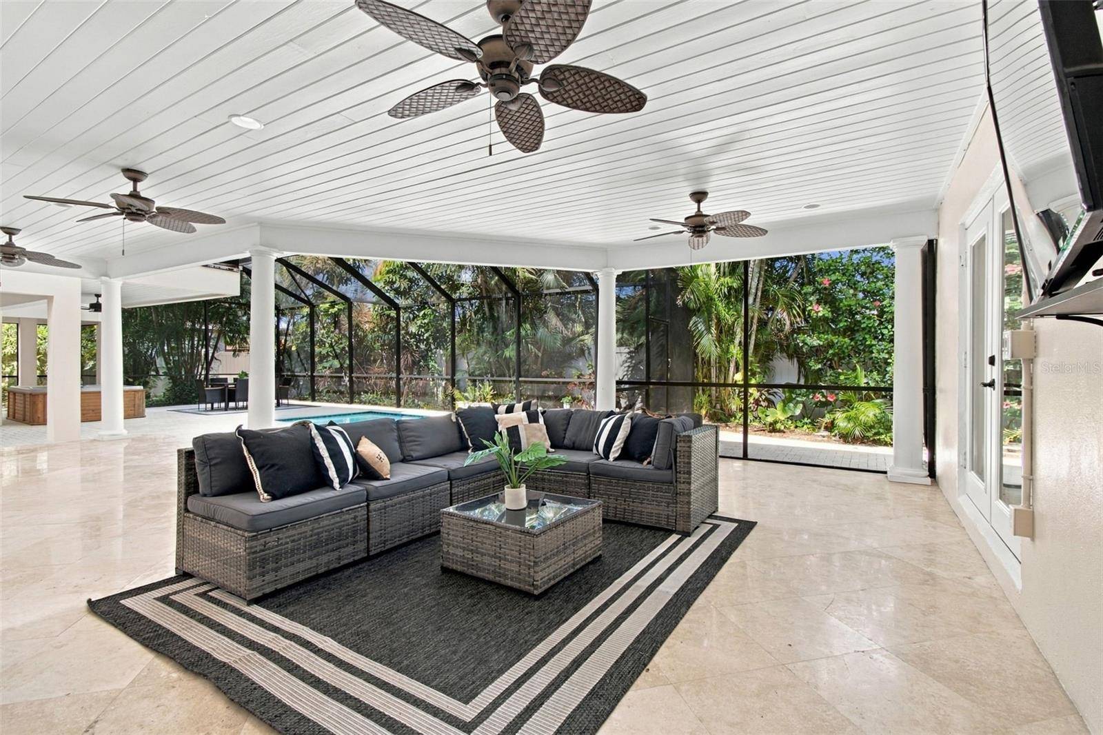 100 MONTEREY BLVD NE, St Petersburg, FL 33704
