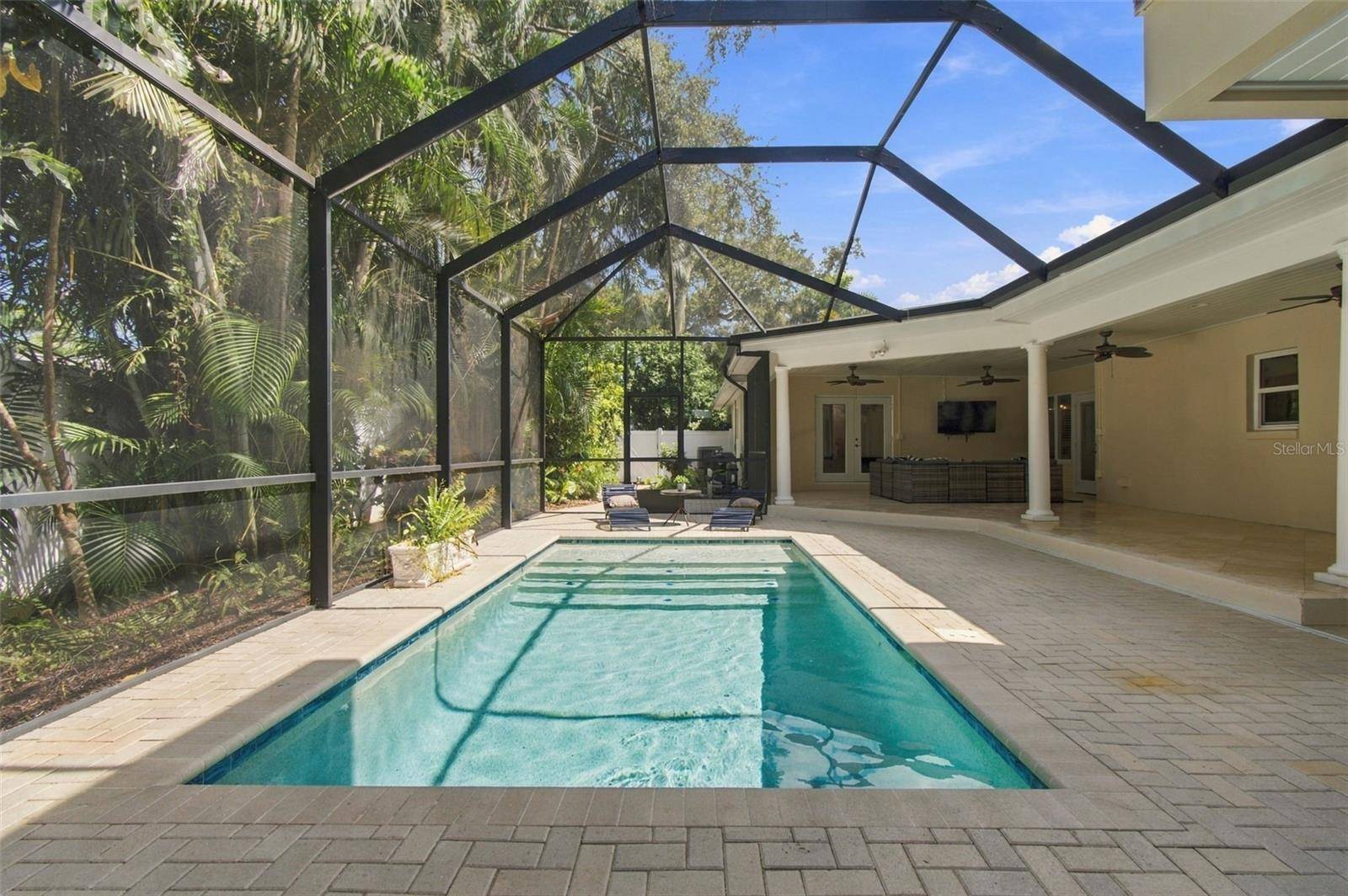 100 MONTEREY BLVD NE, St Petersburg, FL 33704