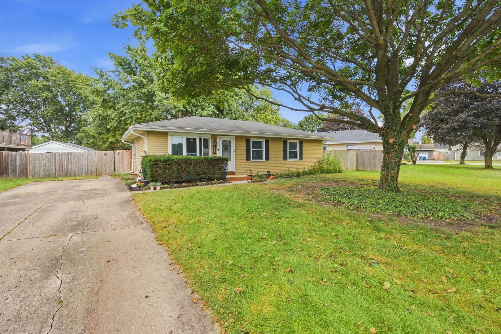103 Mary ST, Oswego, IL 60543