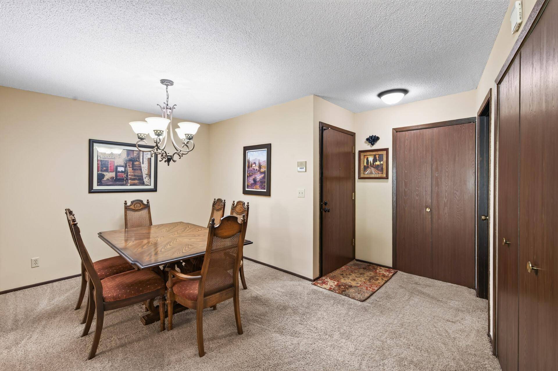 5217 Balmoral LN, Bloomington, MN 55437