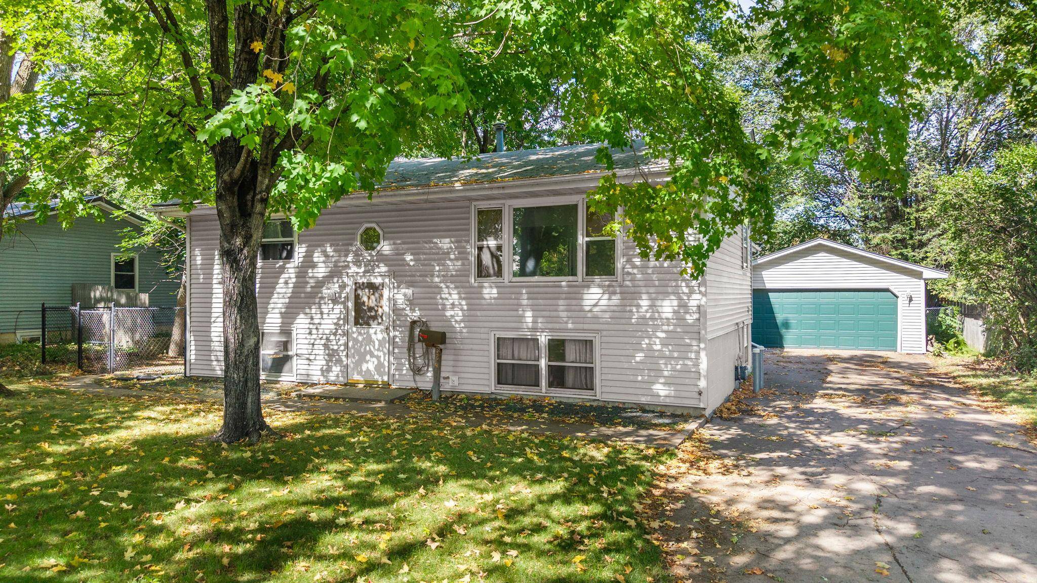 324 11th AVE SW, Cambridge, MN 55008