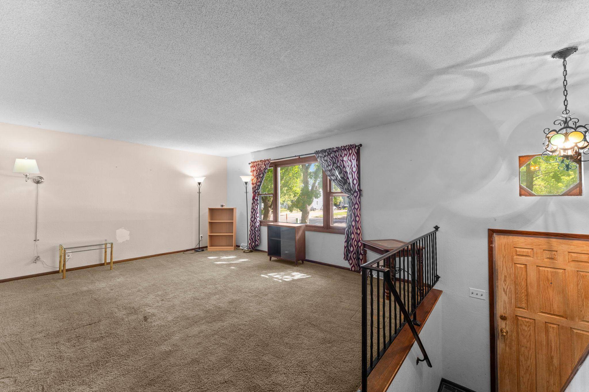 324 11th AVE SW, Cambridge, MN 55008