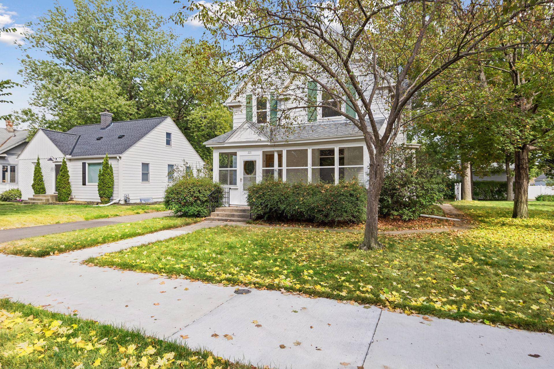 221 11th AVE N, Hopkins, MN 55343