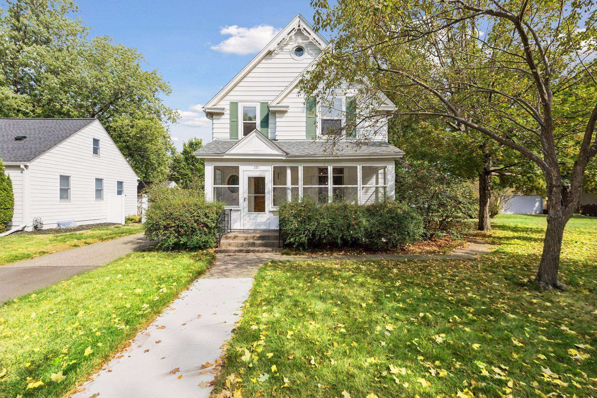 221 11th AVE N, Hopkins, MN 55343
