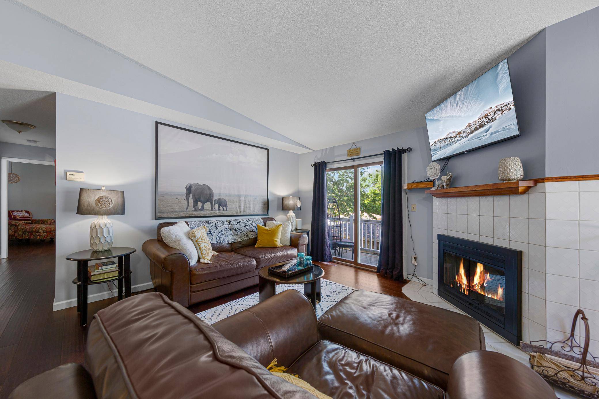 1042 E Travelers TRL, Burnsville, MN 55337