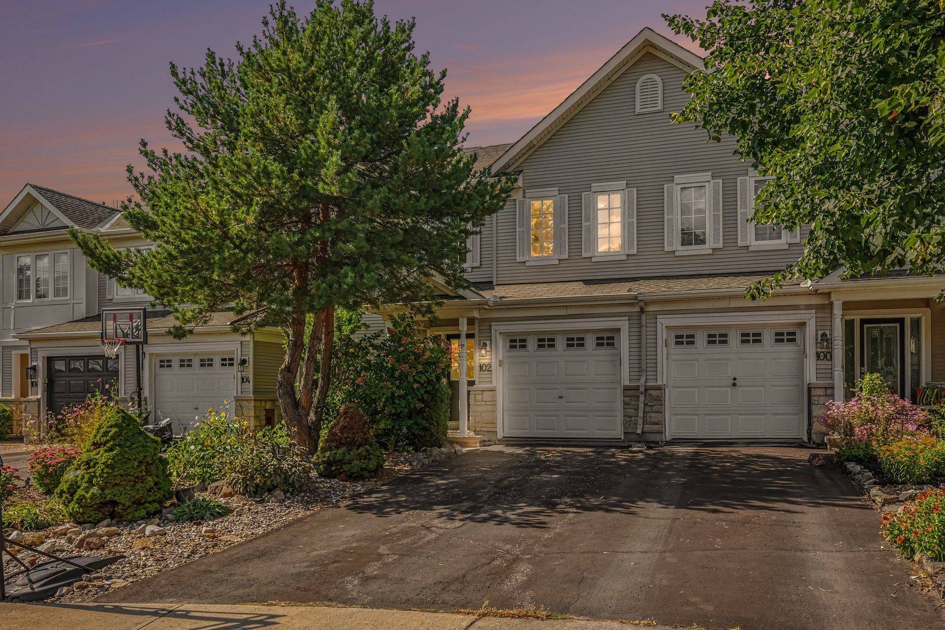 102 Hawktree RDG, Barrhaven, ON K2J 5N3