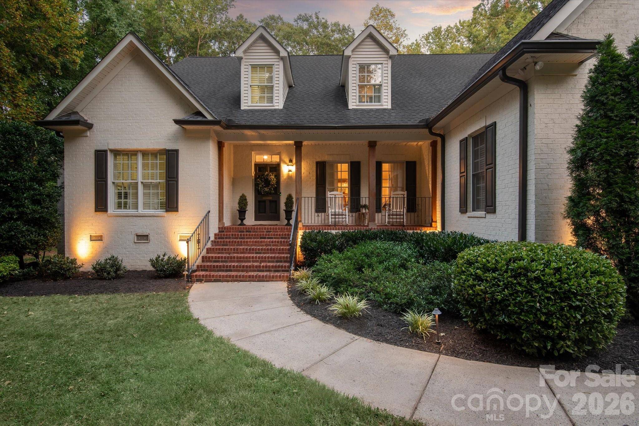 611 Pacer LN, Waxhaw, NC 28173