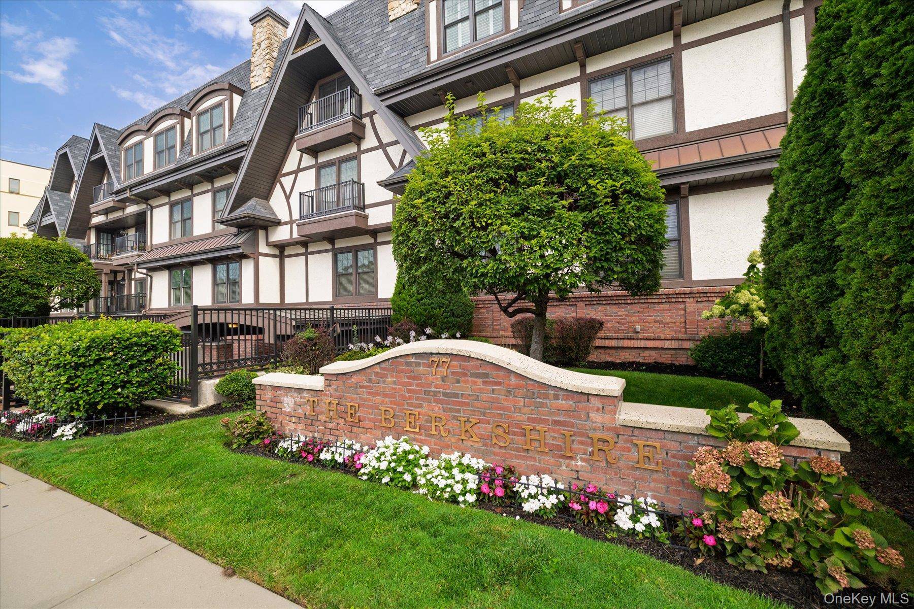 77 Maple AVE #100, Rockville Centre, NY 11570