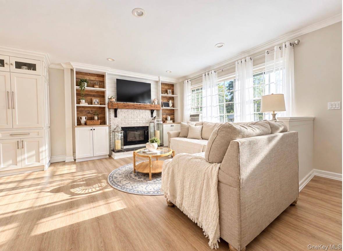 30 Marbeth CIR, Miller Place, NY 11764