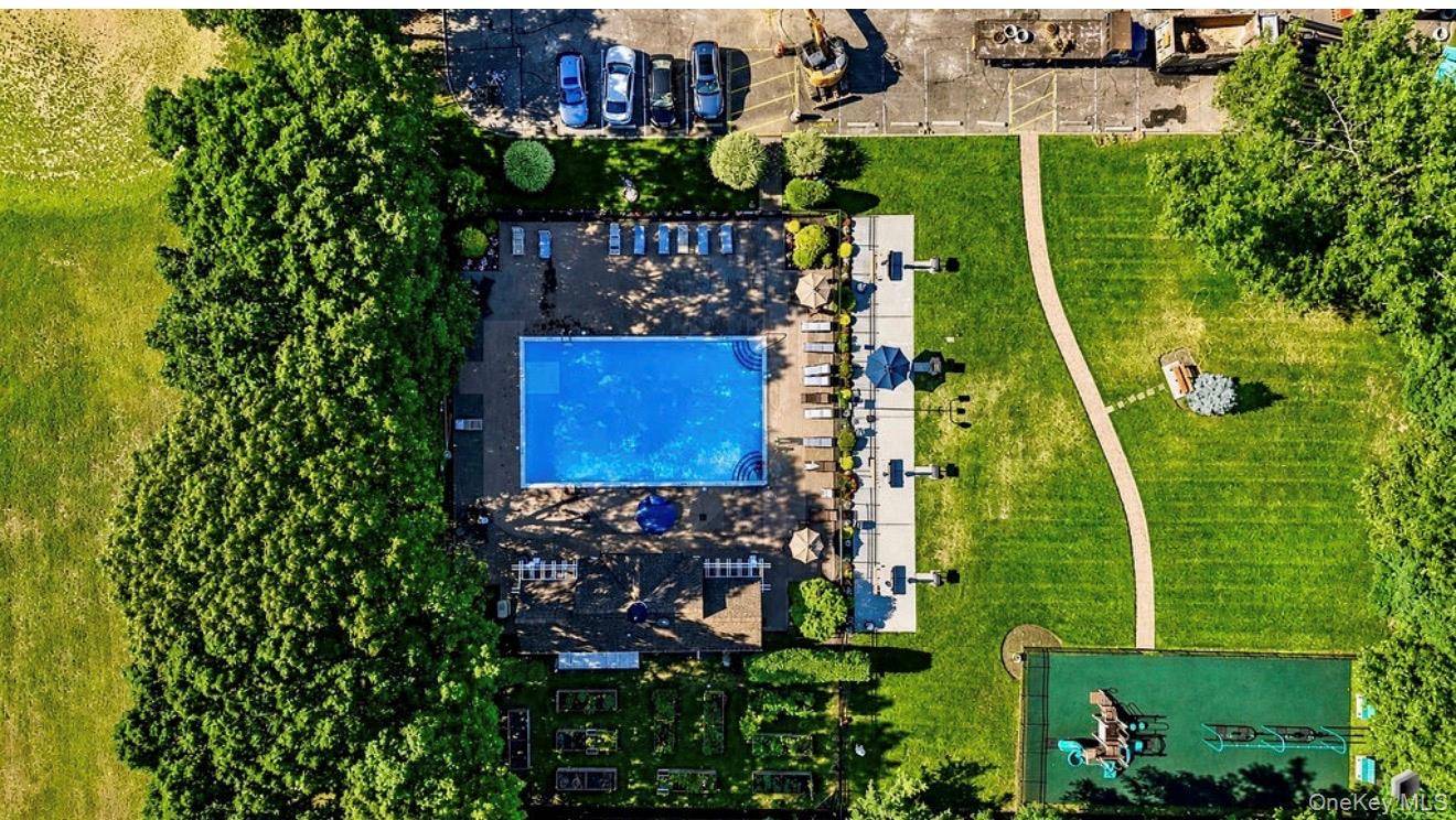 460 Old Town RD #11I, Port Jefferson Station, NY 11776