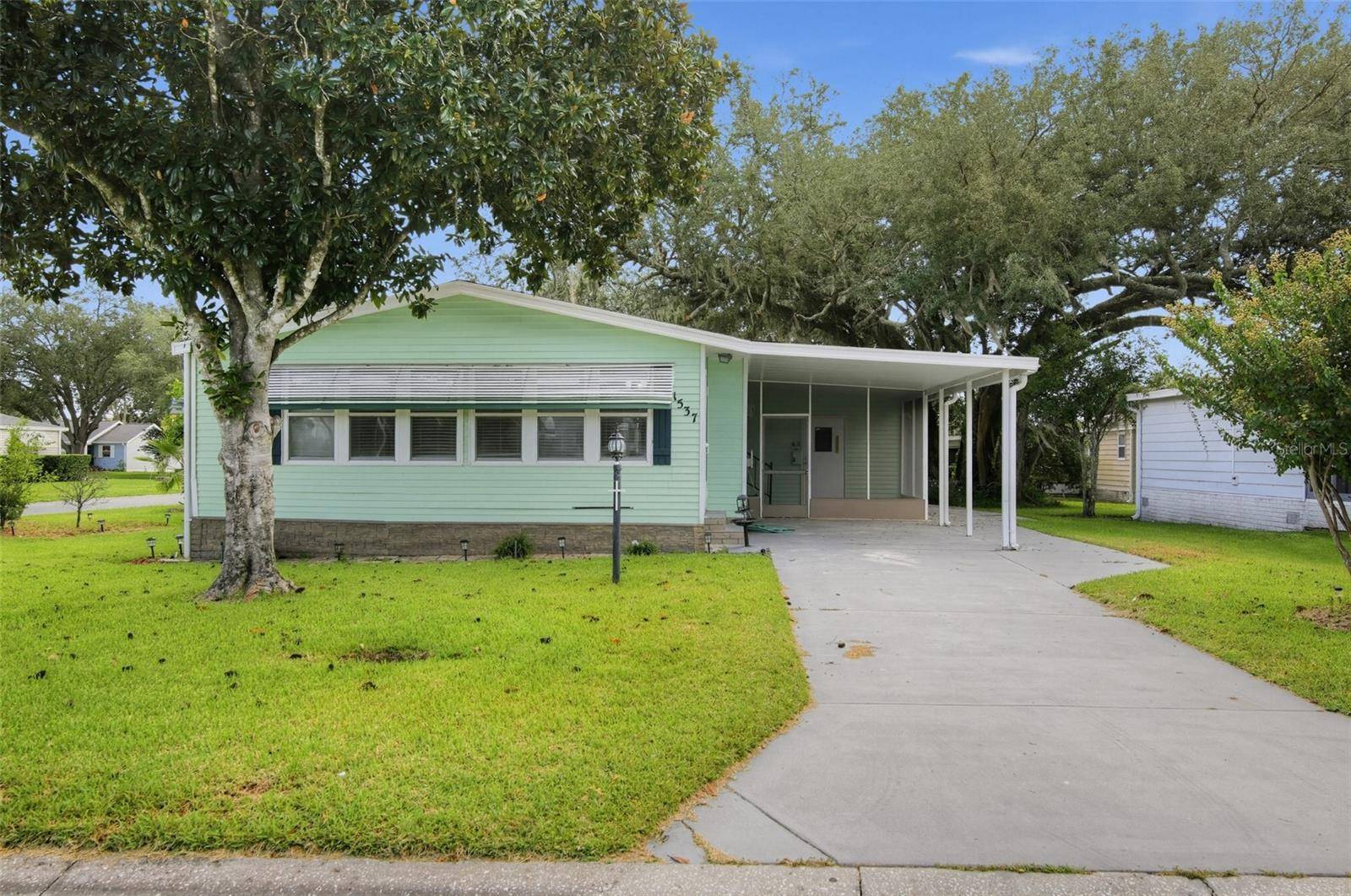 1537 E SCHWARTZ BLVD, Lady Lake, FL 32159