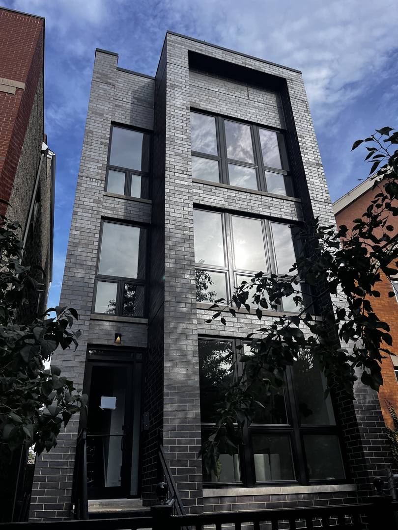 2847 N Damen AVE #3, Chicago, IL 60618