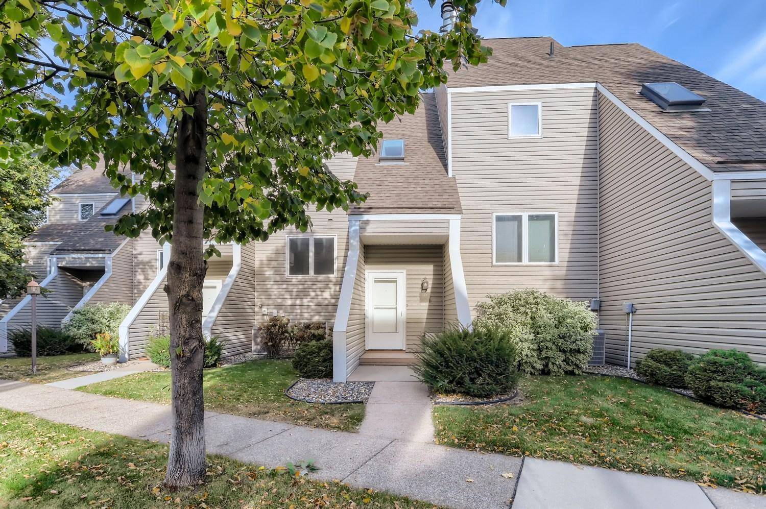 1318 Boardwalk PL, Minneapolis, MN 55411