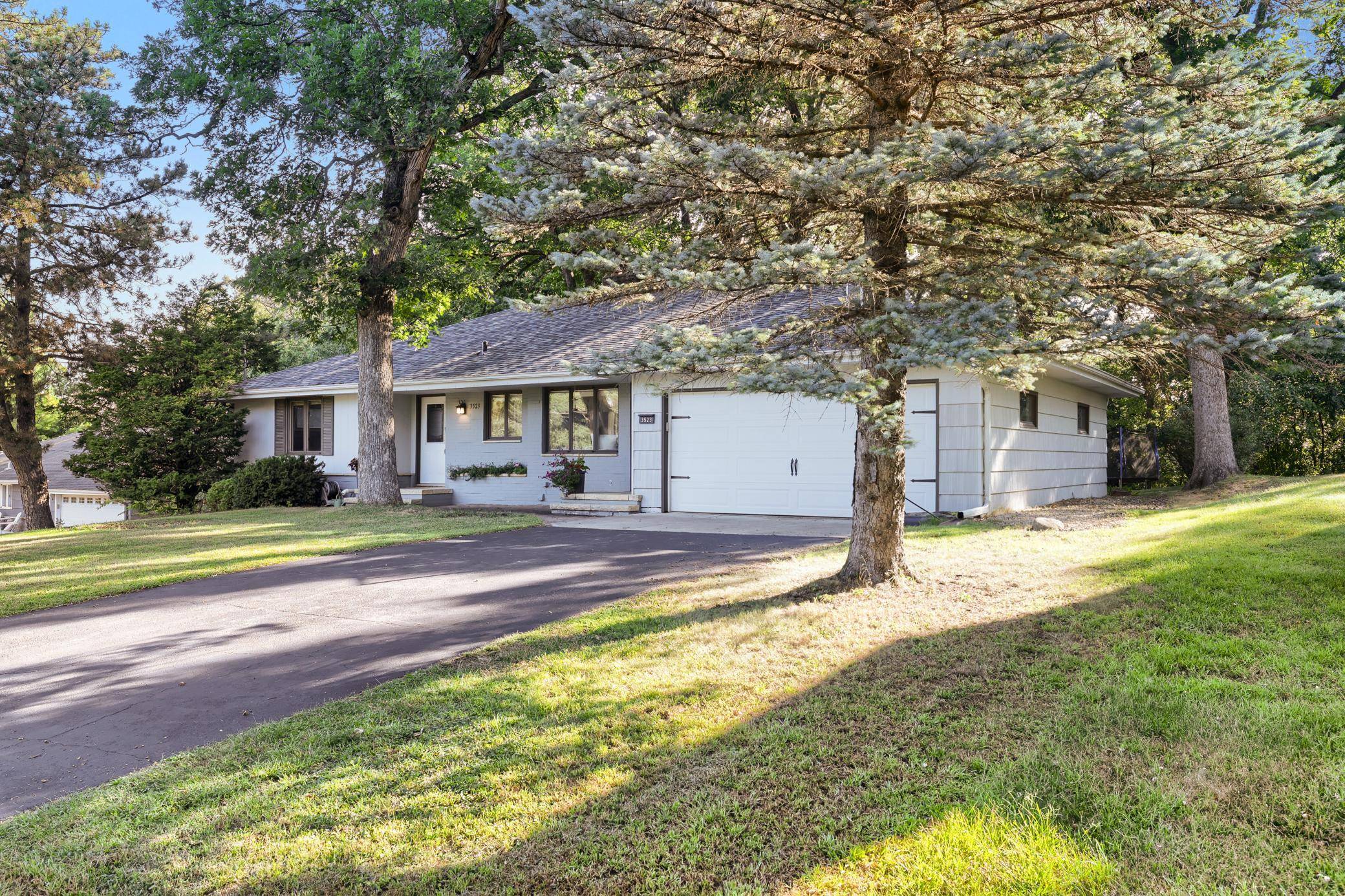 3523 Arbor LN, Minnetonka, MN 55305