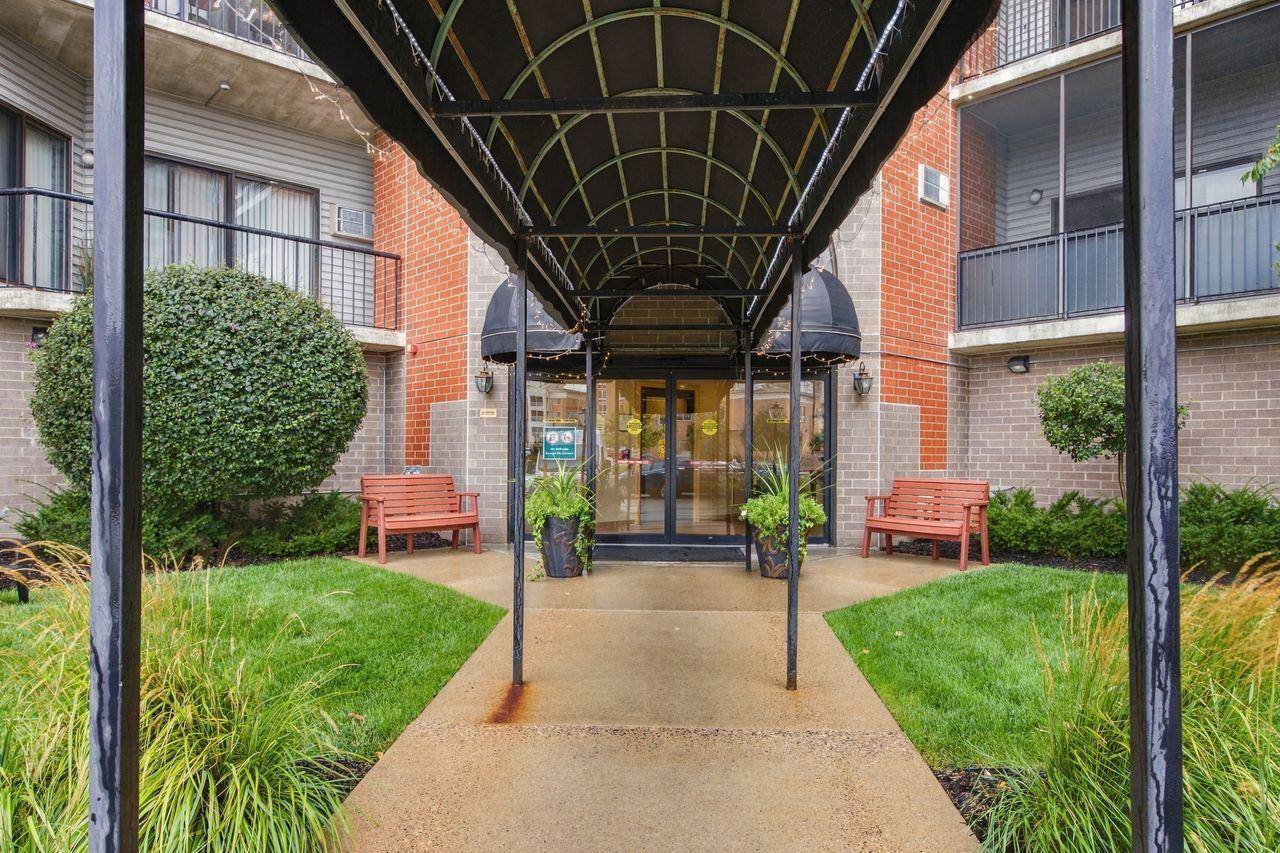 6500 Woodlake DR #210, Richfield, MN 55423