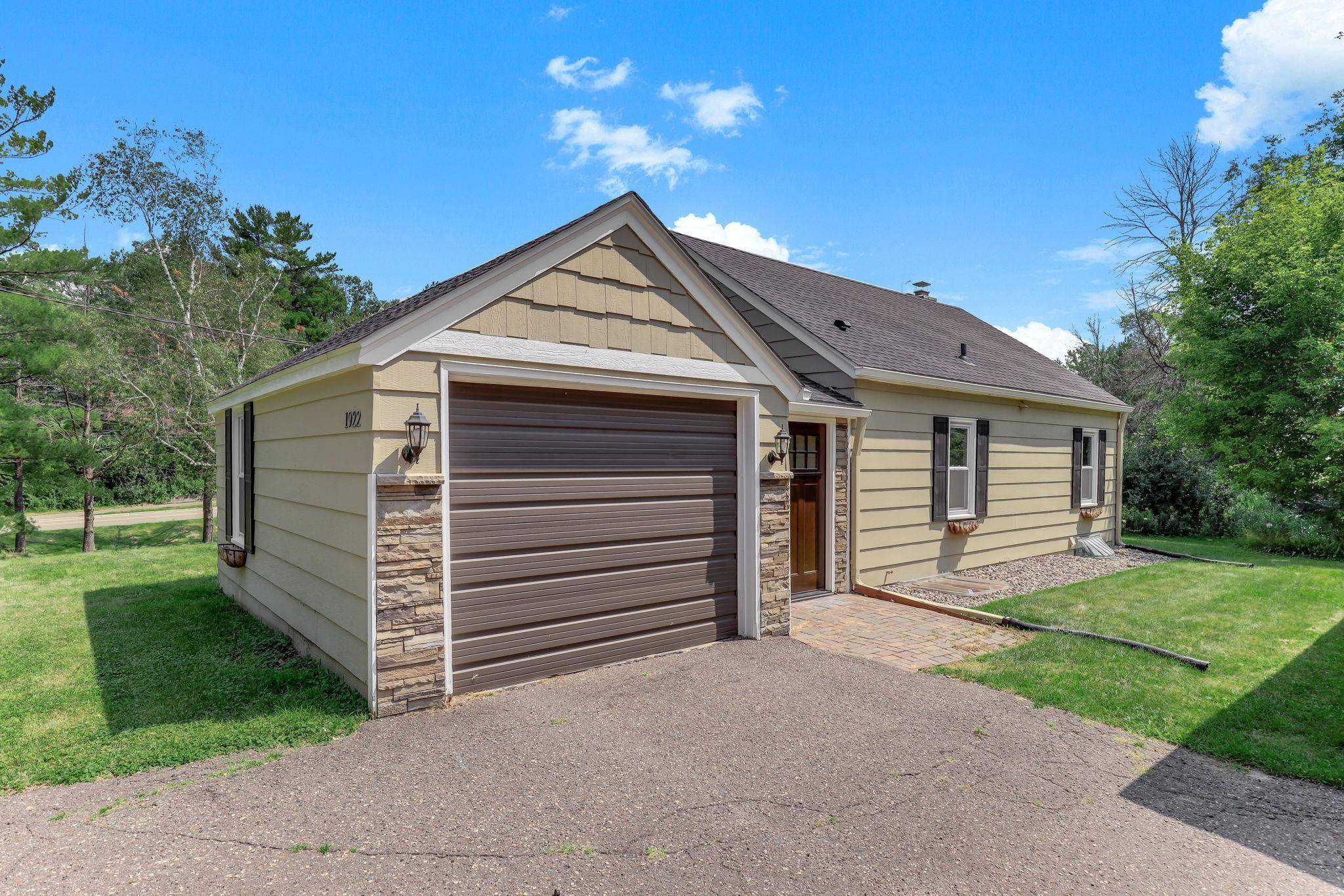 1922 Oakland RD, Minnetonka, MN 55305