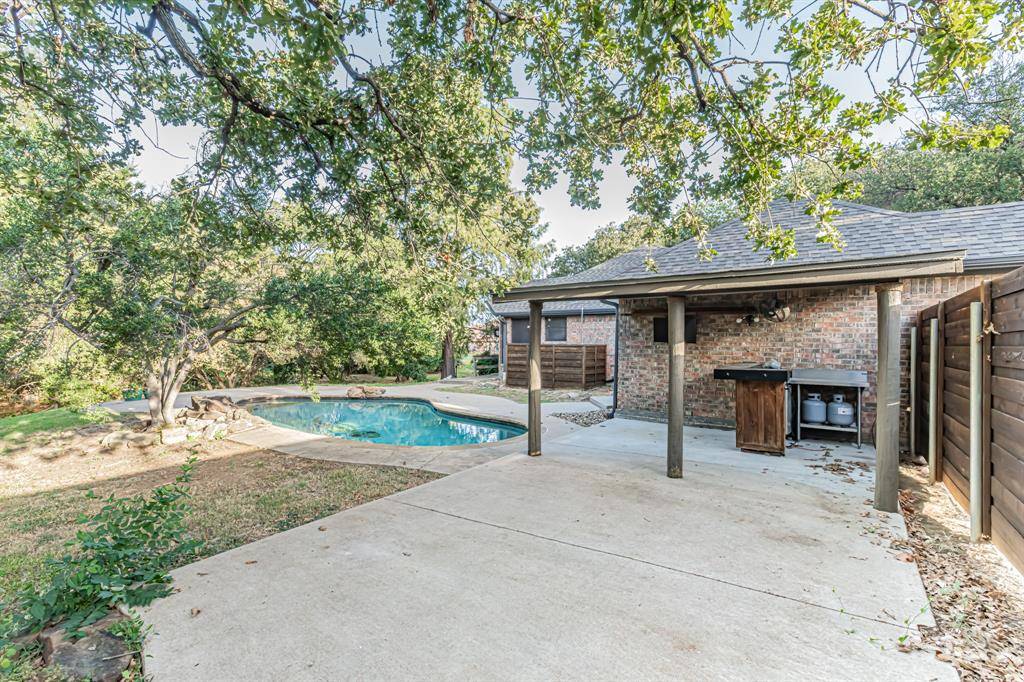 521 Meadowbrook Street, Lake Dallas, TX 75065