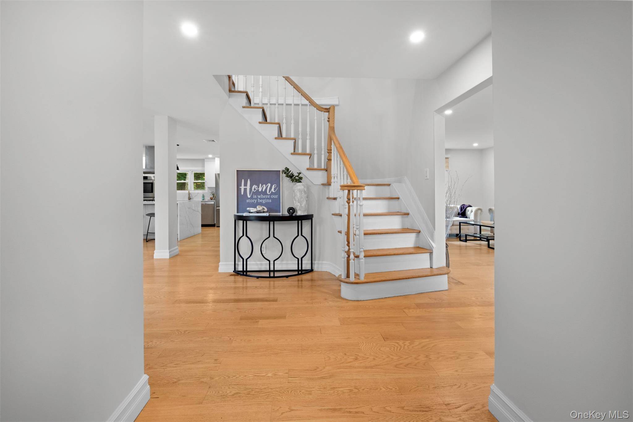 20 Chestnut DR, East Hills, NY 11576