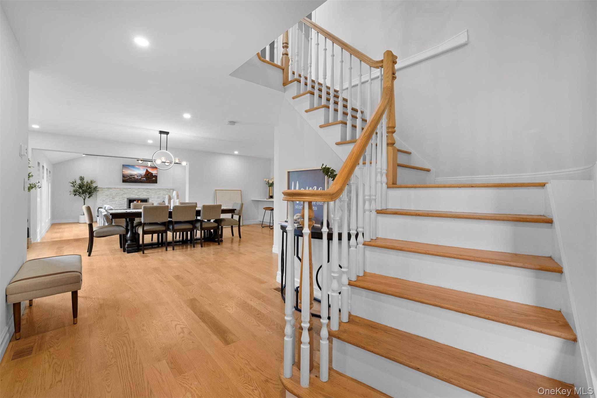 20 Chestnut DR, East Hills, NY 11576