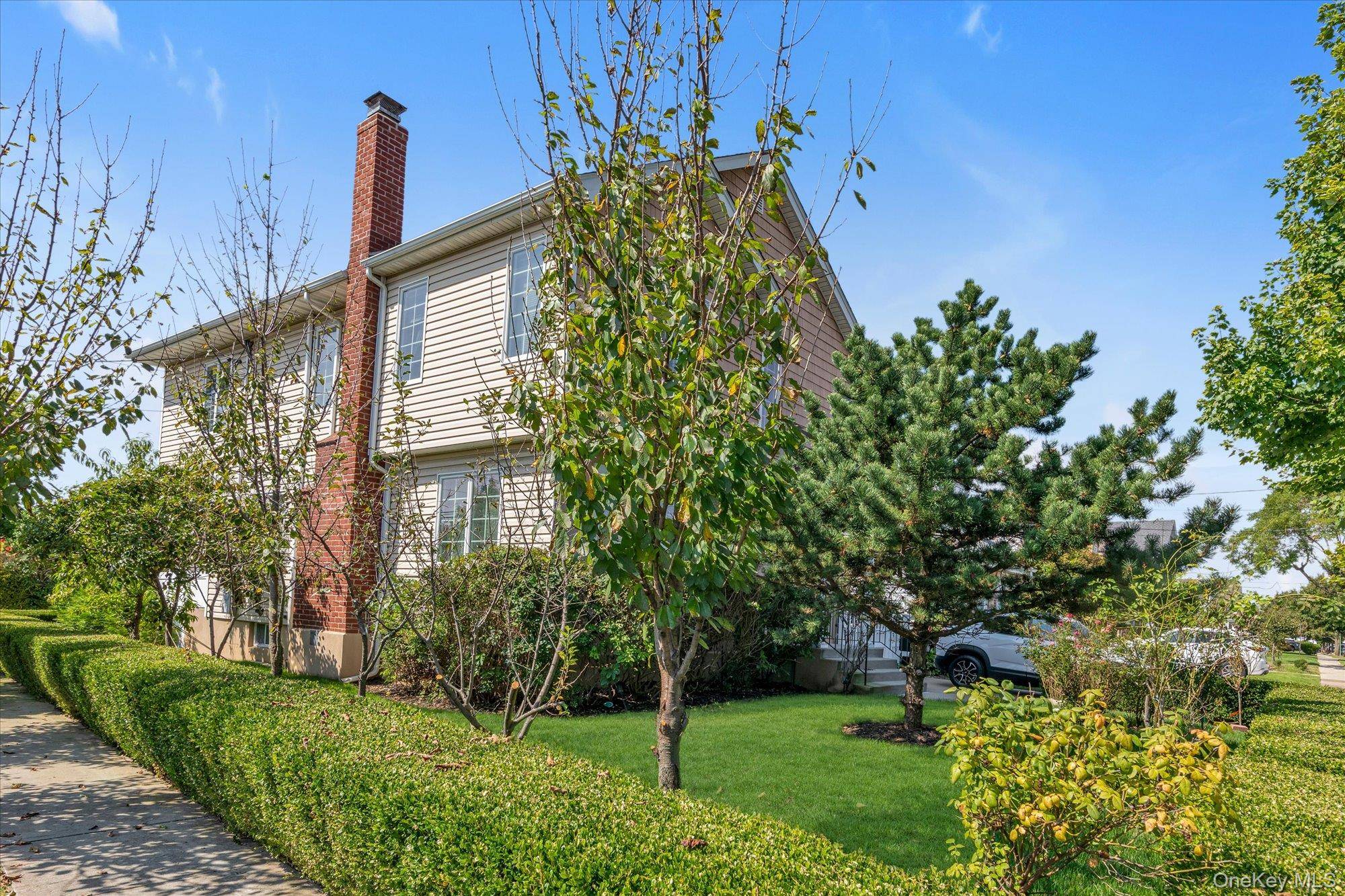 199 Royal AVE, Mineola, NY 11501