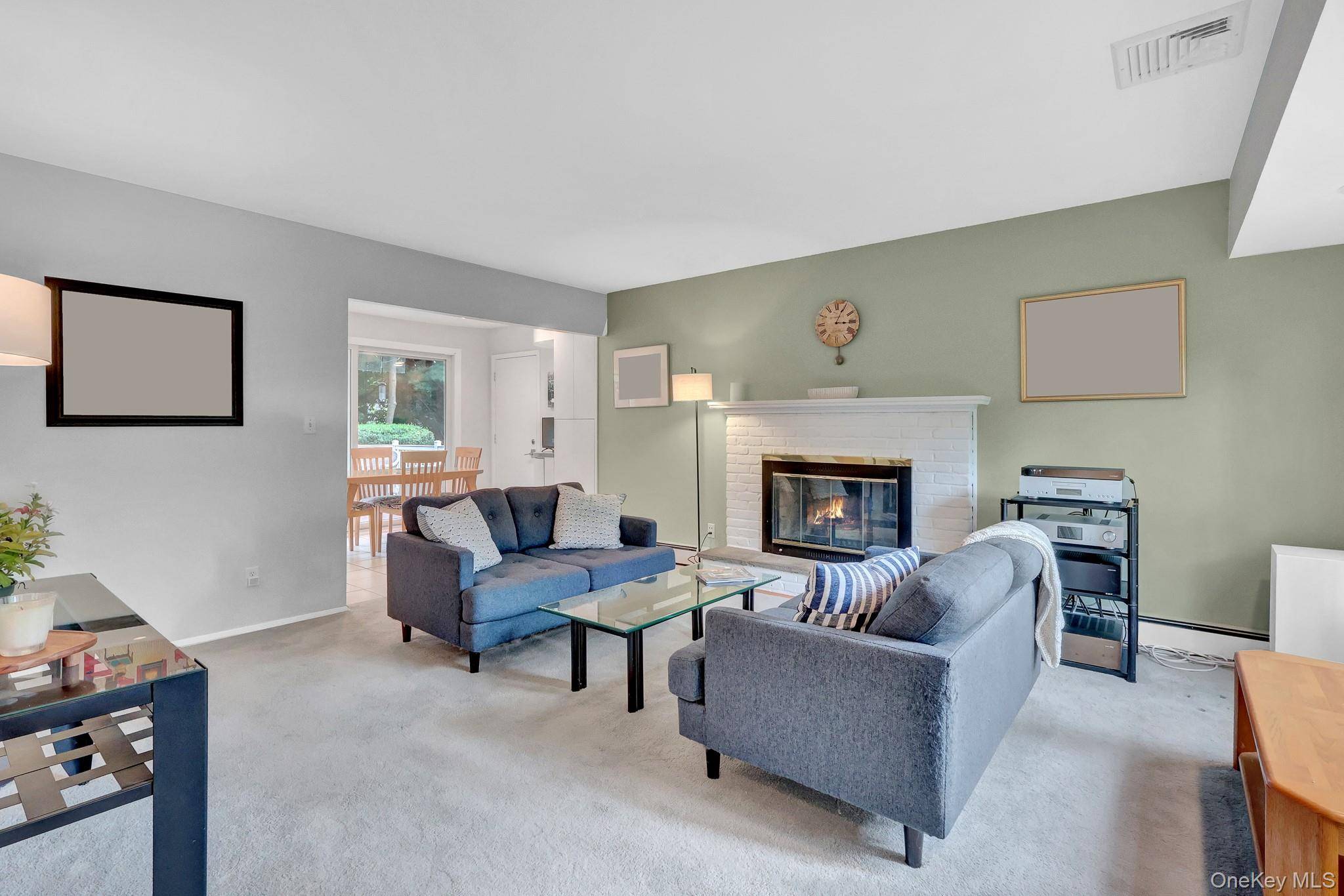 43 Huyler CT, Setauket, NY 11733