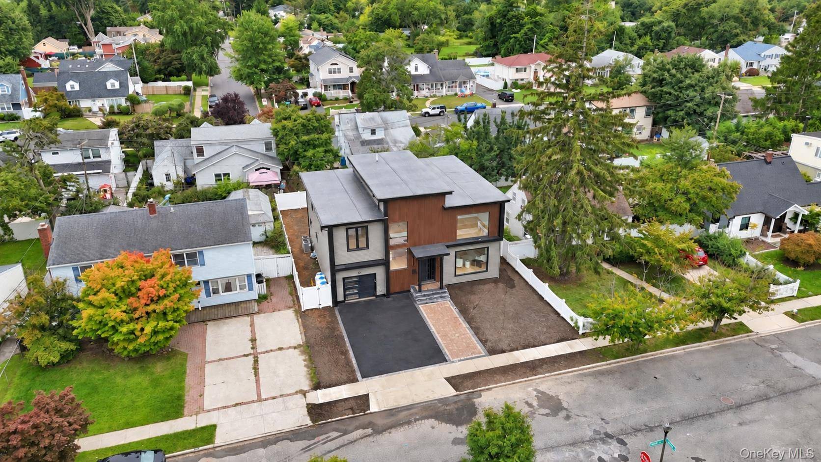 38 Birch LN, Levittown, NY 11756