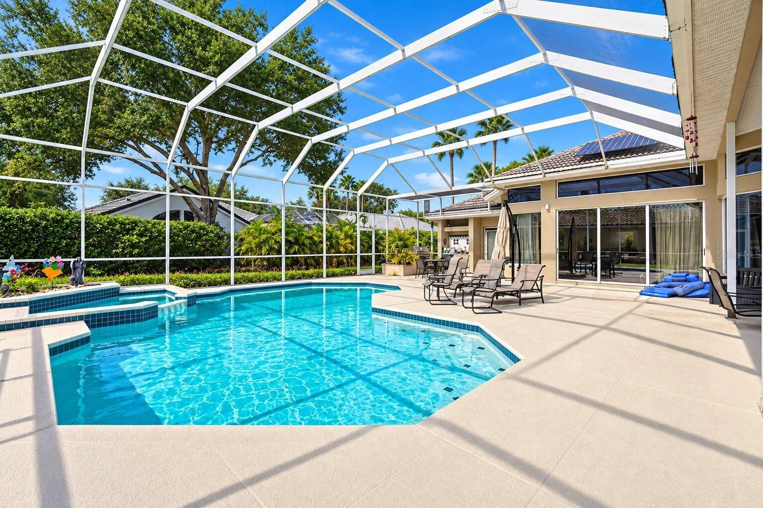 9108 WOODRIDGE RUN DR, Tampa, FL 33647