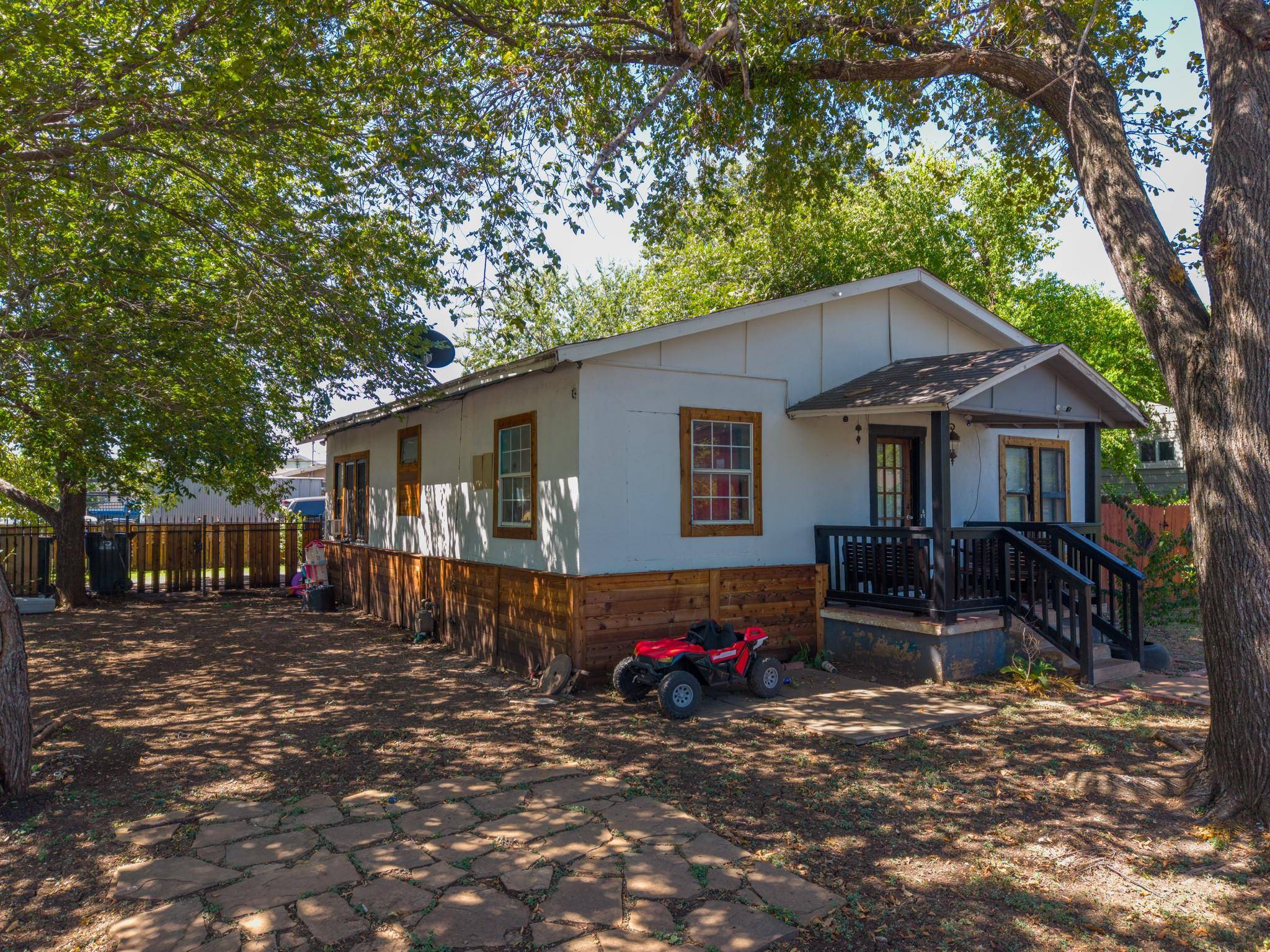 806 E 4th ST, Georgetown, TX 78626