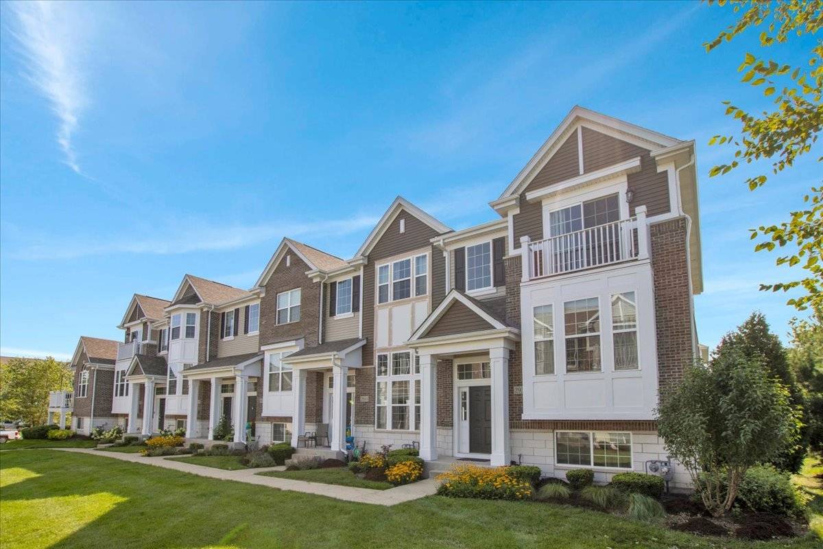 2937 Madison DR, Naperville, IL 60564