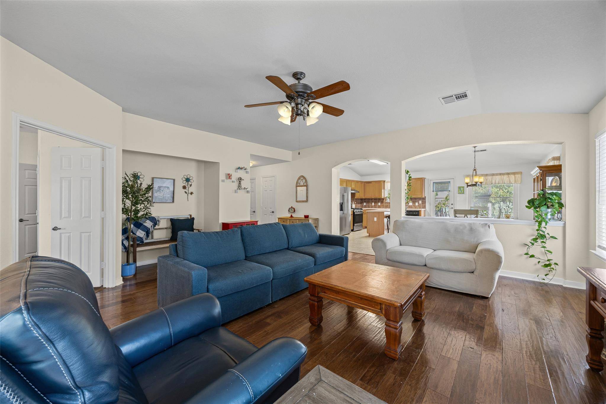 1109 Chardonnay XING, Leander, TX 78641