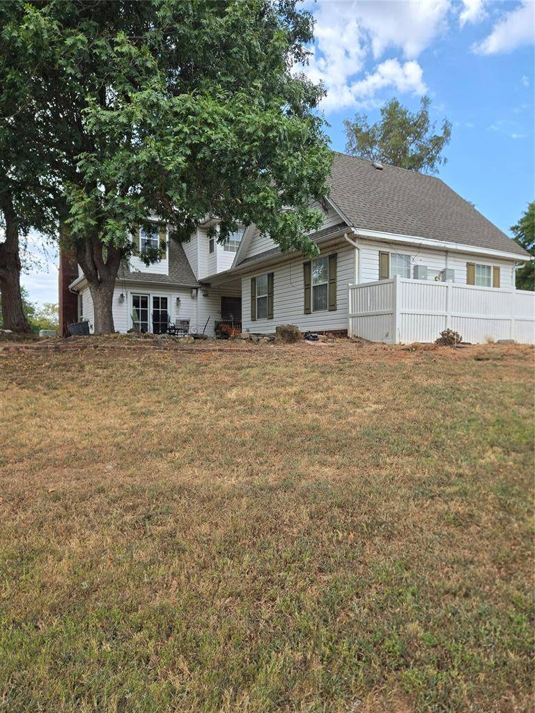 1300 Rolling Hills DR, Harrah, OK 73045