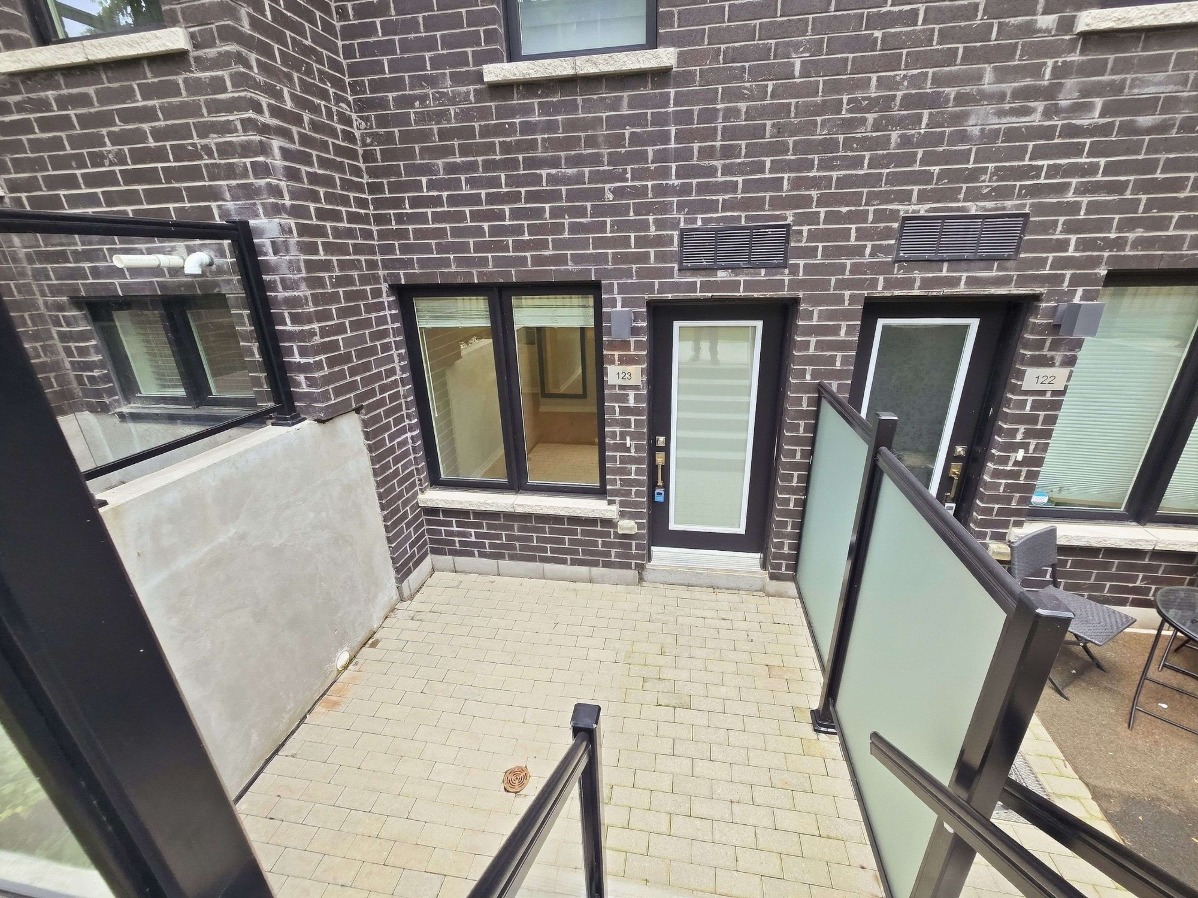 1145 Journeyman LN #123, Mississauga, ON L5J 0B5