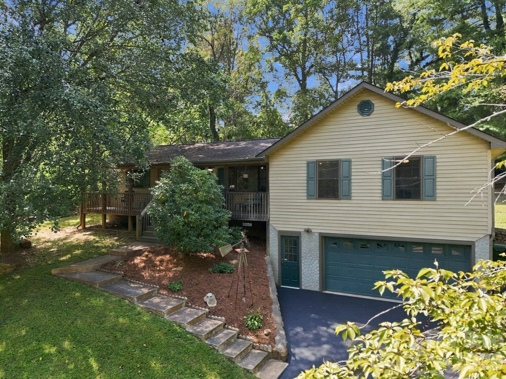 6 Cisco RD, Asheville, NC 28805
