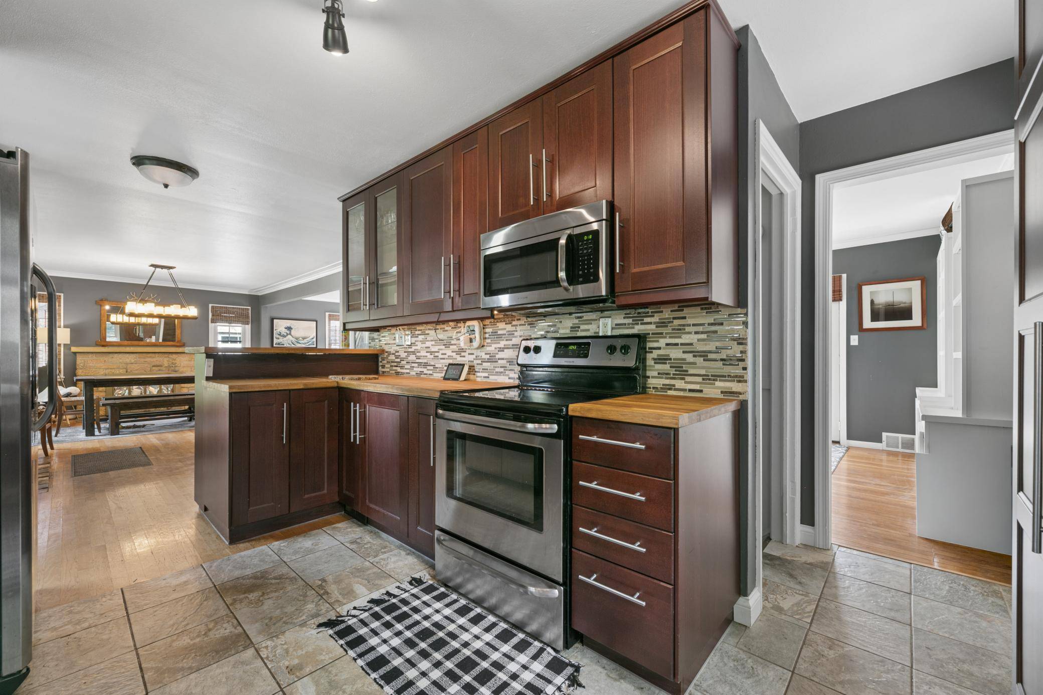 1784 Pascal ST, Falcon Heights, MN 55113