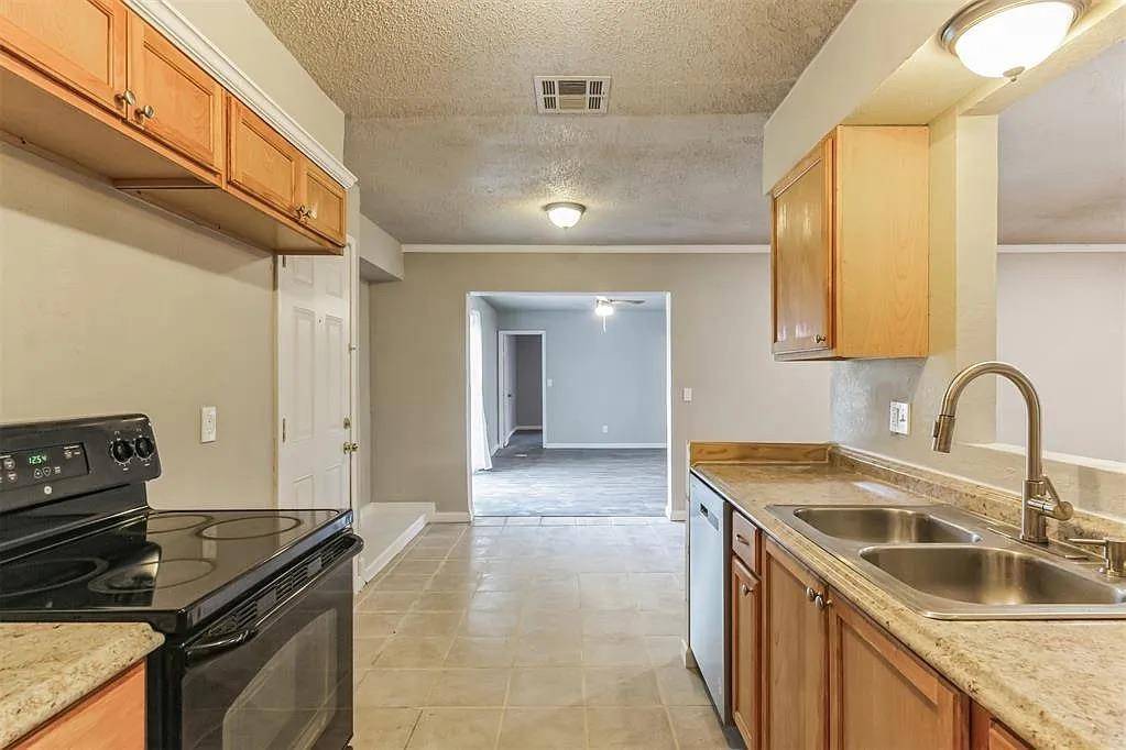 109 W Shadywood DR, Midwest City, OK 73110