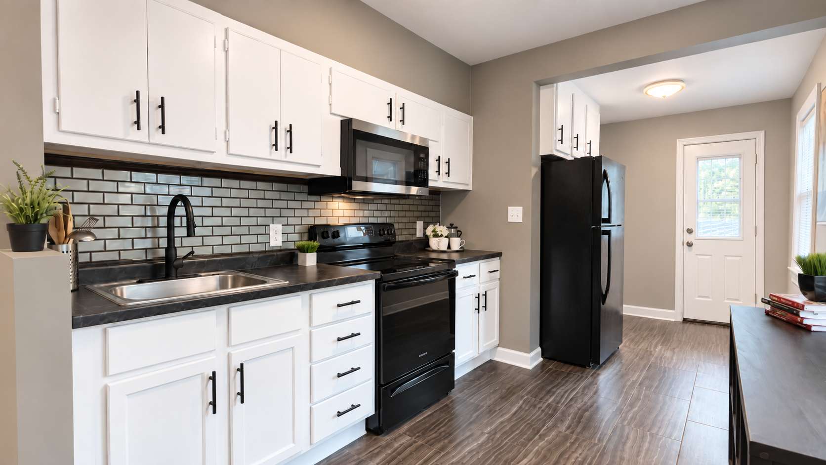 1699 Eustis ST, Lauderdale, MN 55113