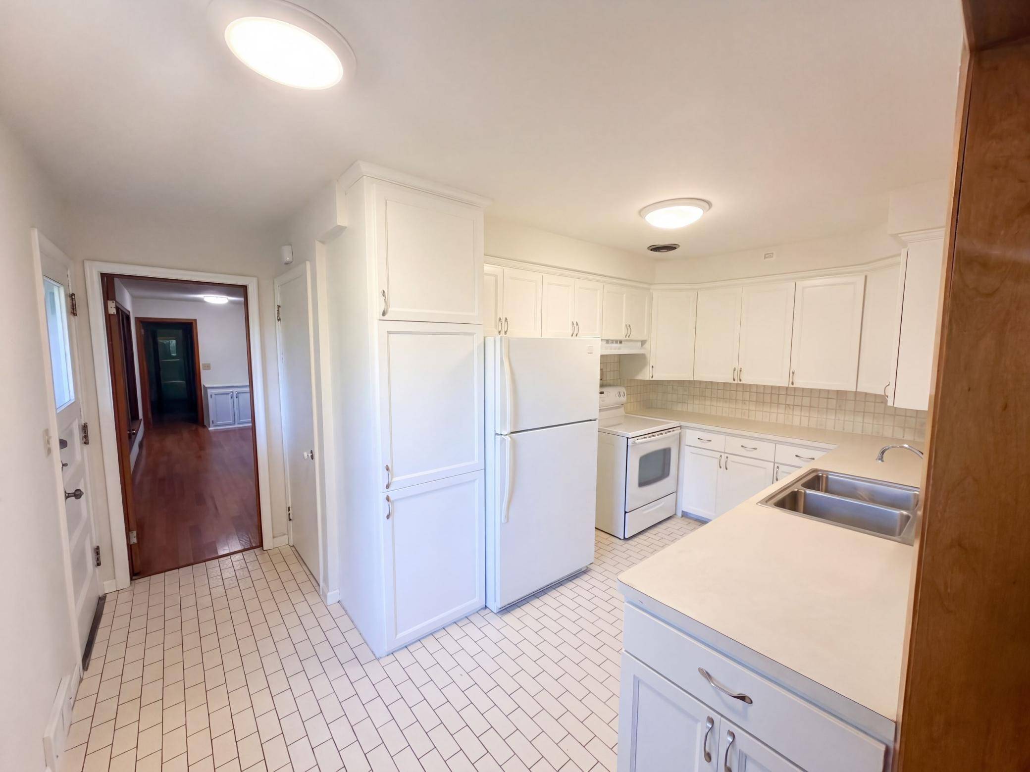2000 Herschel ST, Roseville, MN 55113