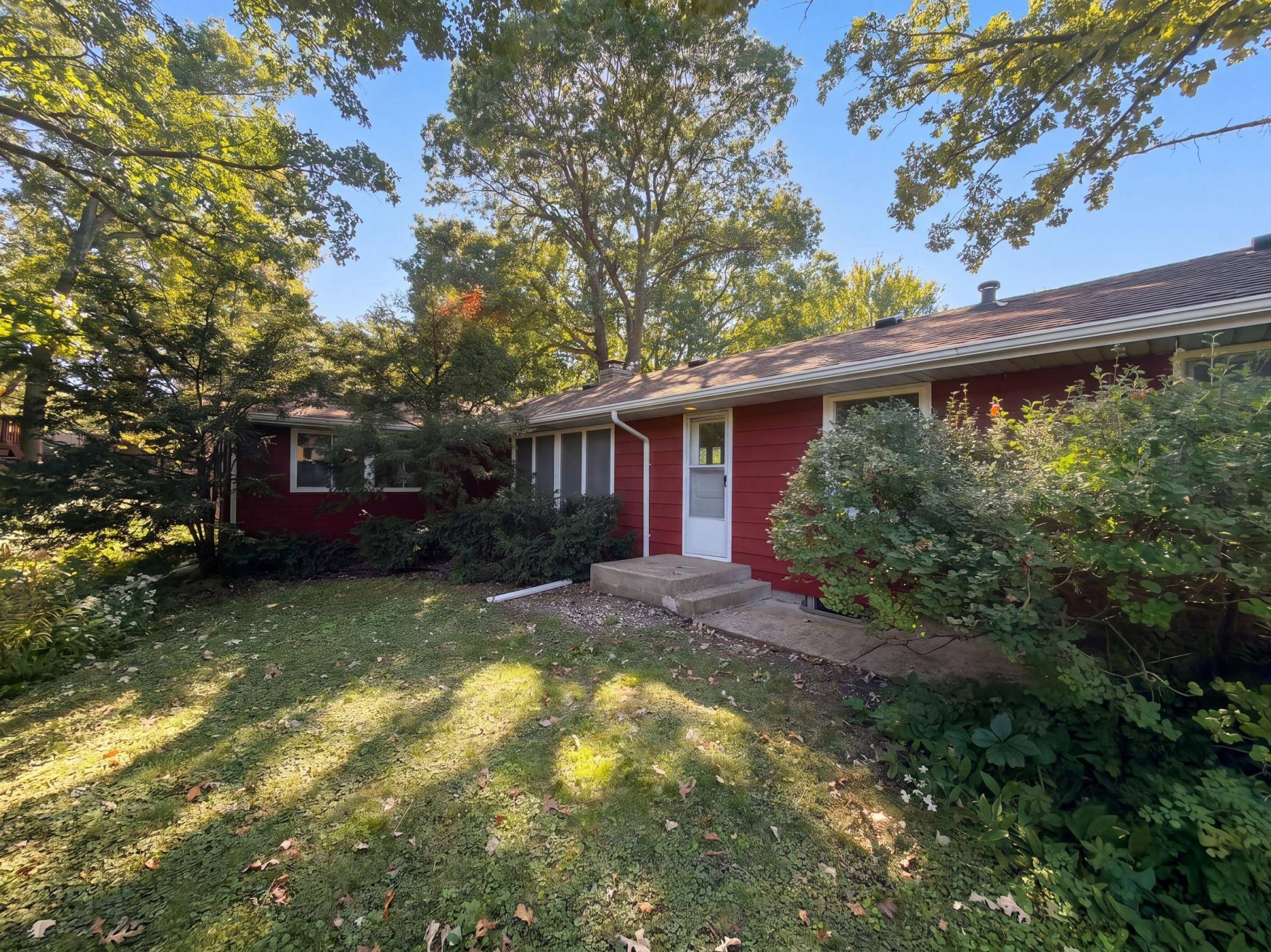 2000 Herschel ST, Roseville, MN 55113