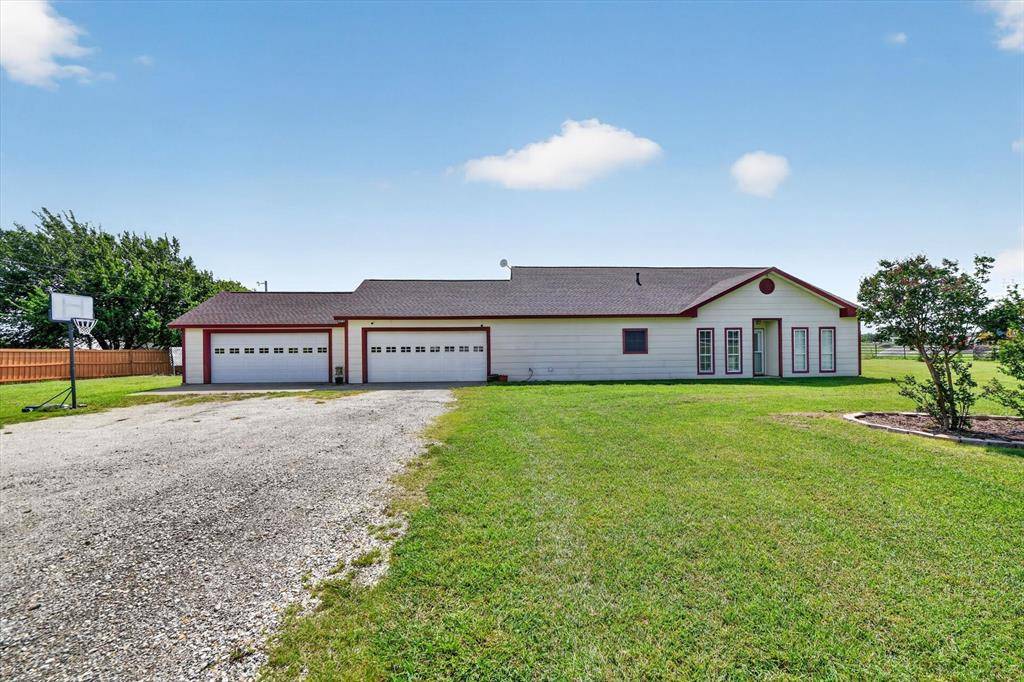 1958 Crockett Street, Sanger, TX 76266