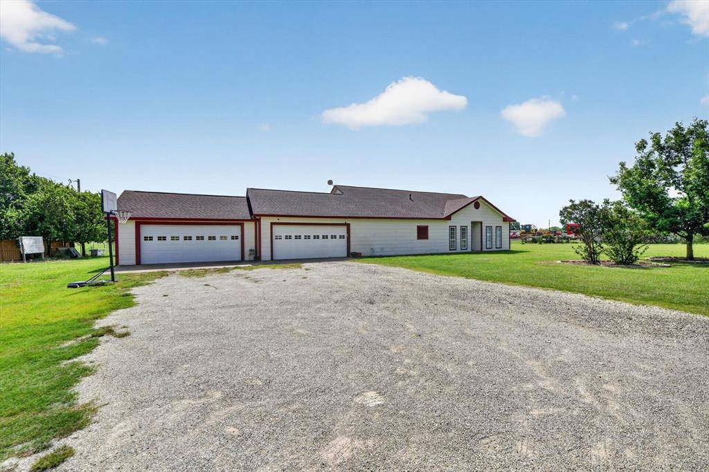 1958 Crockett Street, Sanger, TX 76266